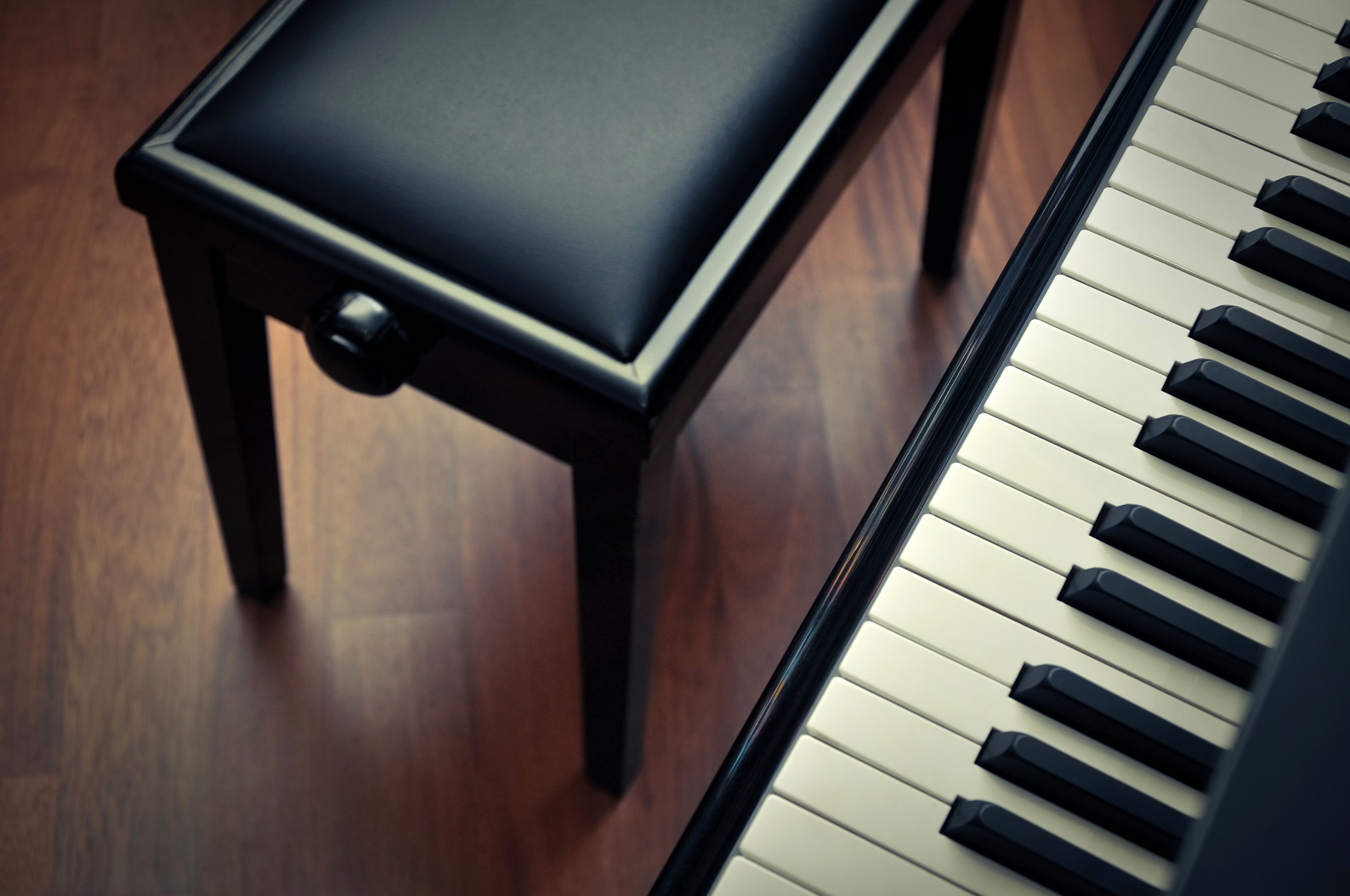 Le tabouret piano est un élément crucial pour jouer de l'instrument.