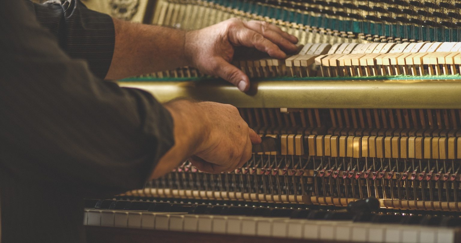 Accordeur de piano le seul apte à accorder un piano dans les règles.