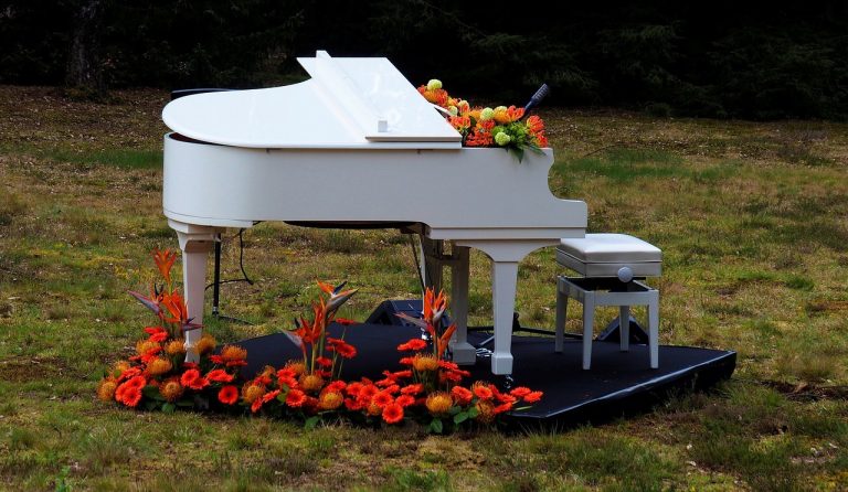 piano blanc